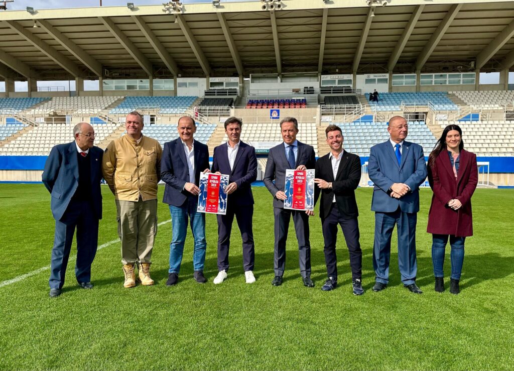 Murcia’s Director of Sports, Francisco Javier Sánchez, Lorca’s mayor, Fulgencio Gil, and Spain’s U-21 coach, Santi Denia. Euro Weekly News