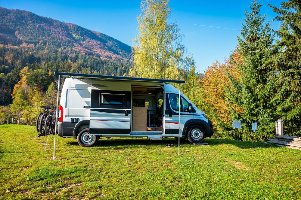 DGT might fine you for camping in your car or van\” />