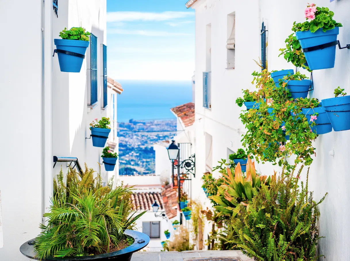 Discover the secrets to buying land and building your dream home in Spain