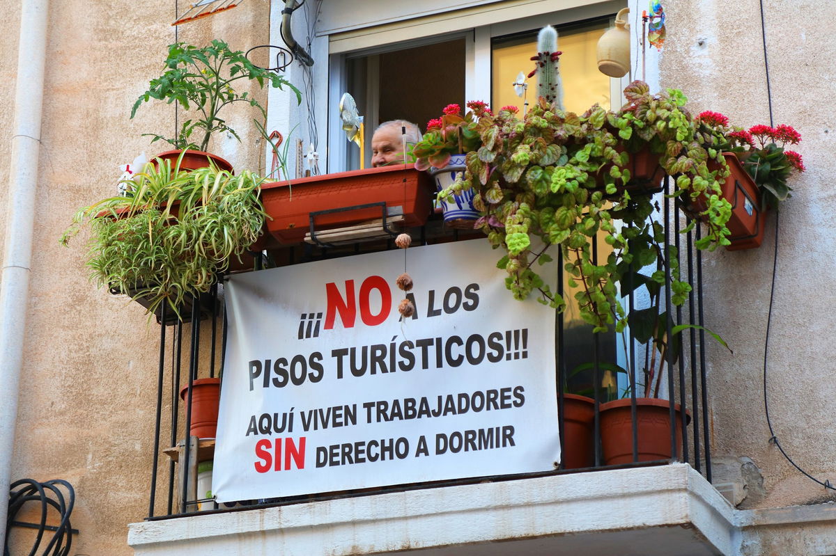 Whether they like it not, Airbnb has to delist 66,000 short-term rentals in Spain