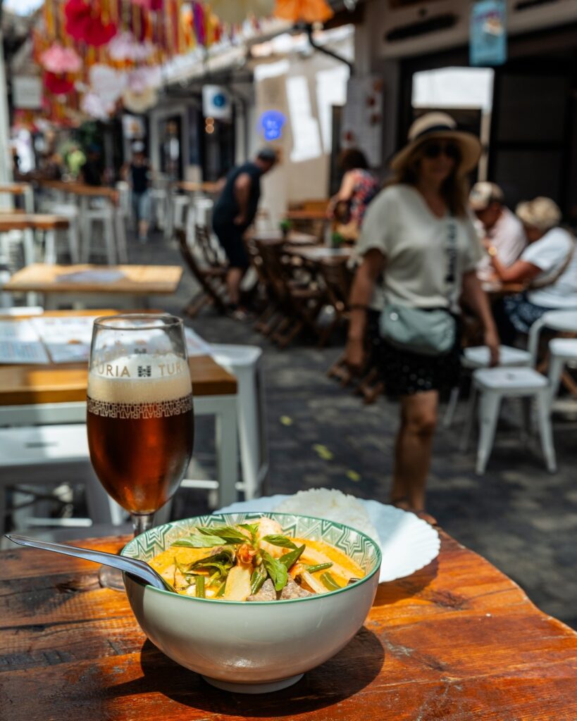 Some nutrient astatine Les Magazinos