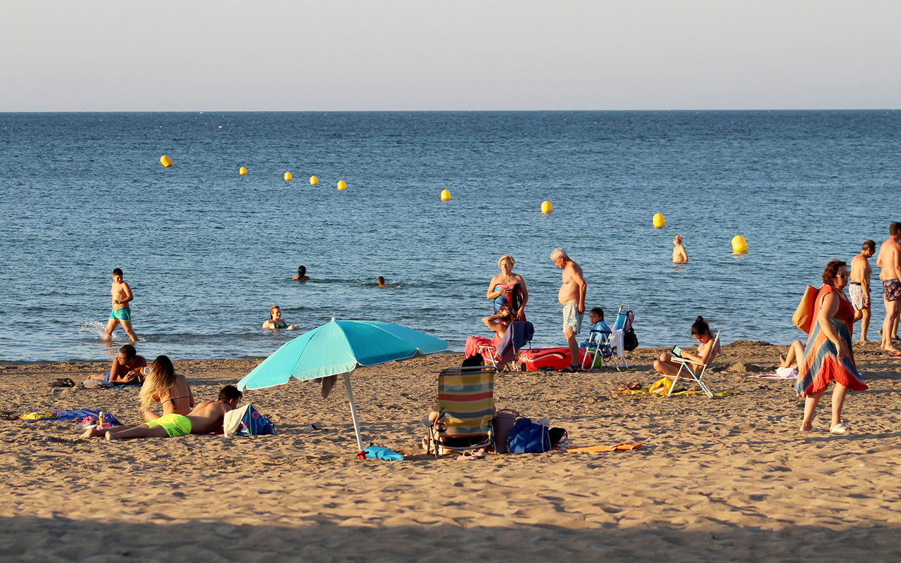 Three Denia beaches closed due to contamination warning
