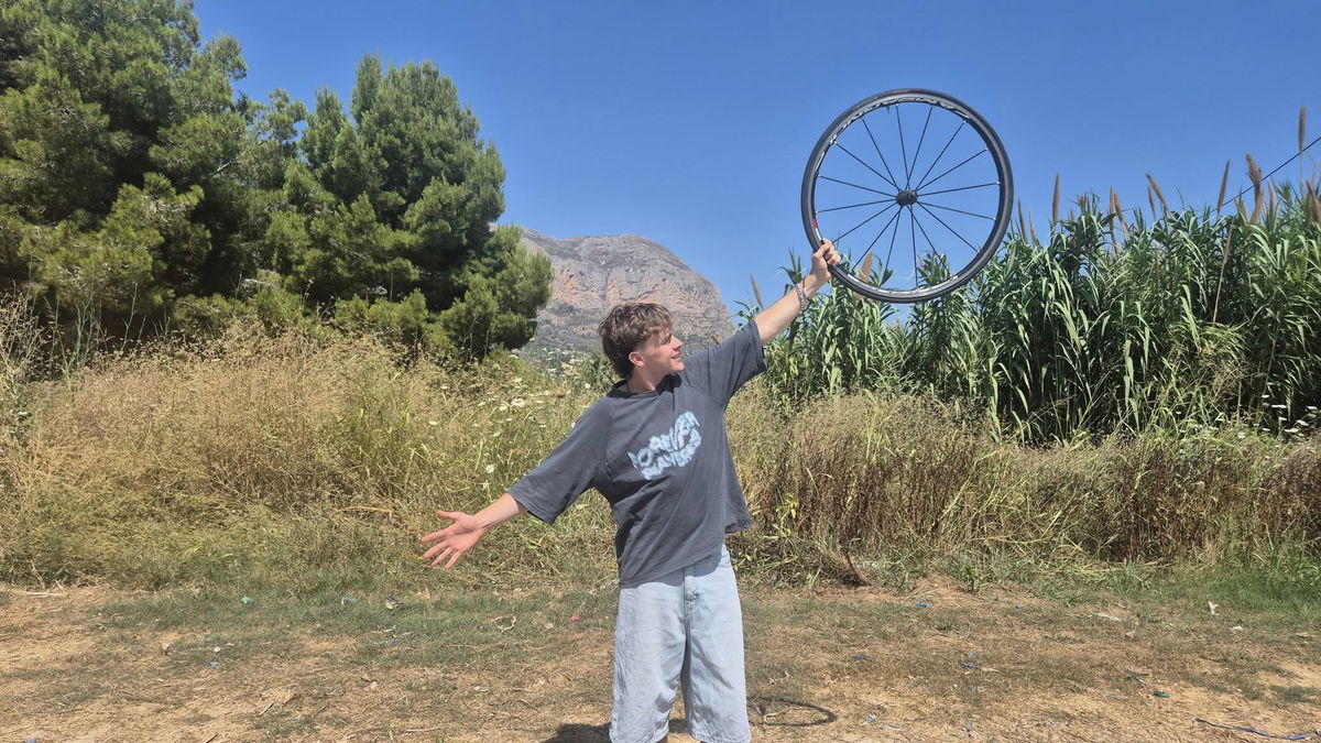 Student cycles 2,500km across Ireland to raise funds for cancer care in Spain