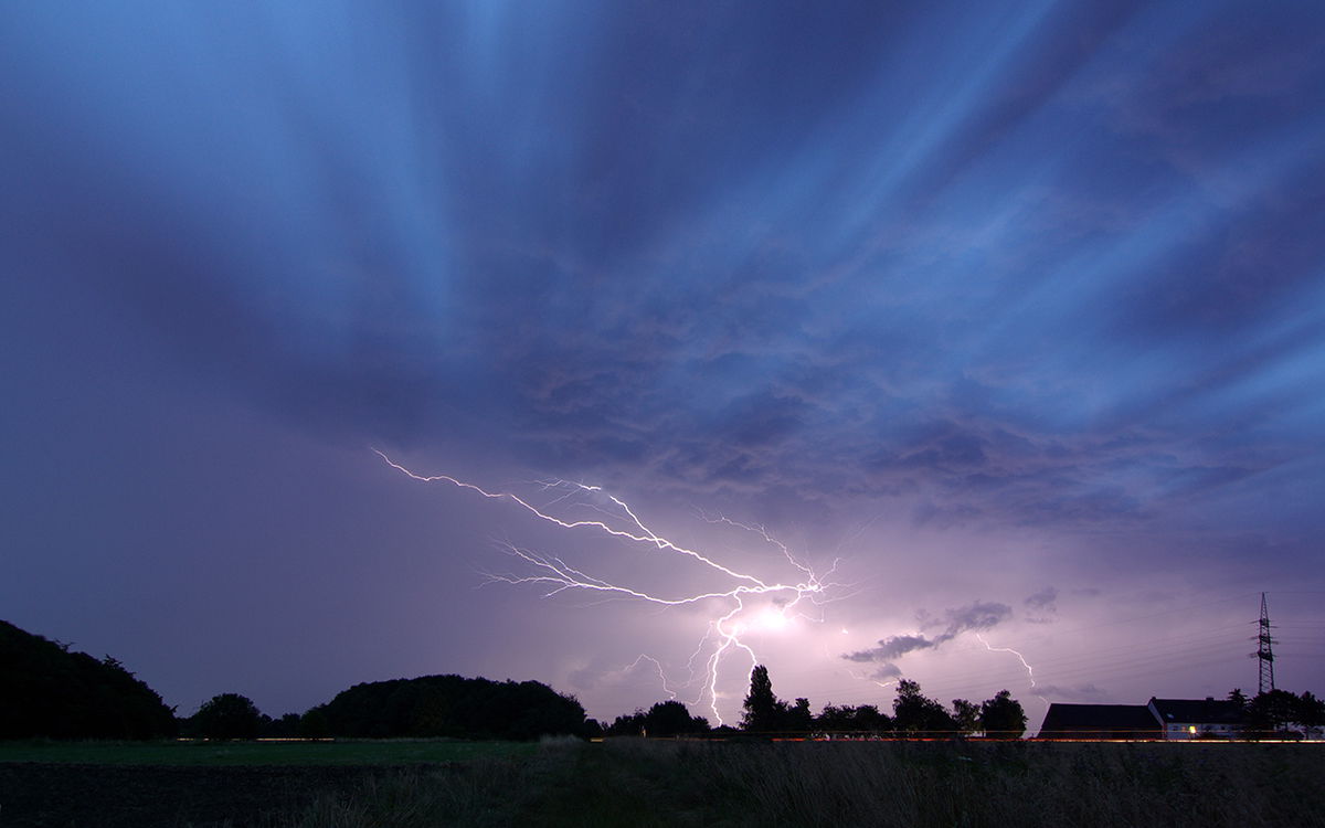 VIDEO: Heavy rain ruins Denia’s float parade and sweeps across the Costa Blanca