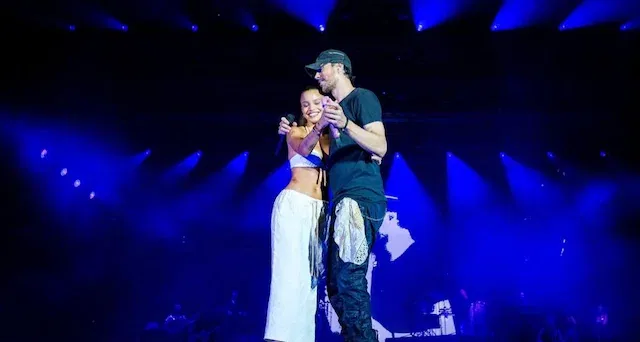 Enrique on stage with Emilia | Credit: @emiliamernes/Instagram