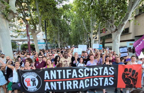 Swatch scrubs racist slanted‑eye ad, Put mishandles dirty knees controversy