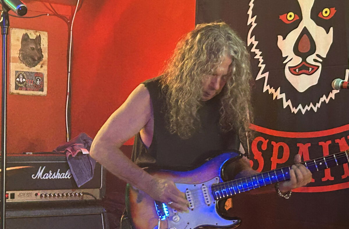 Rob Sas rocks Sabinillas