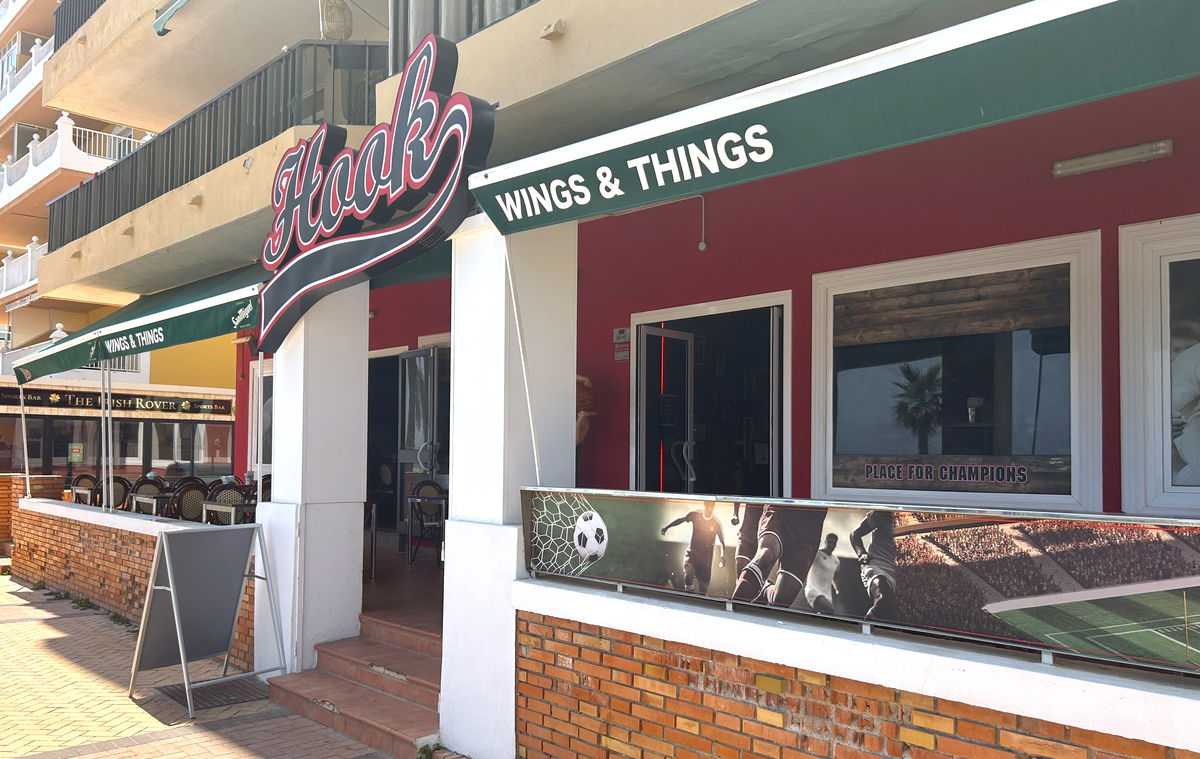 Wings & Things at Fuengirola’s Hook – top sports and tasty bites