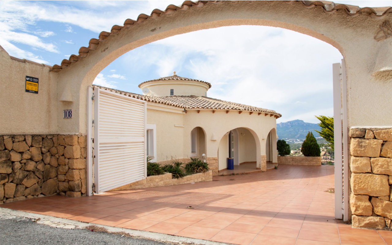 Picture of Foreign luxury buyers drive property boom « Euro Weekly News