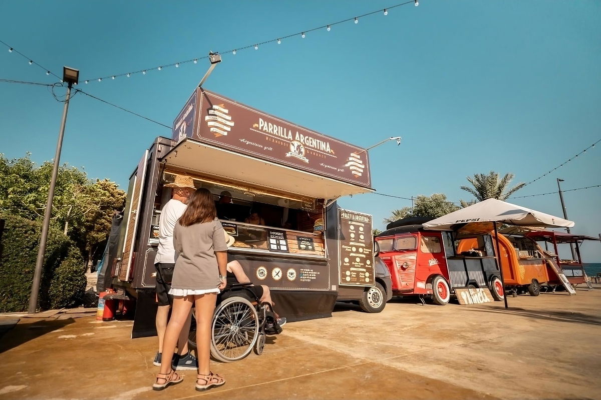 Guardamar’s Street Food Market: Bites & Beats