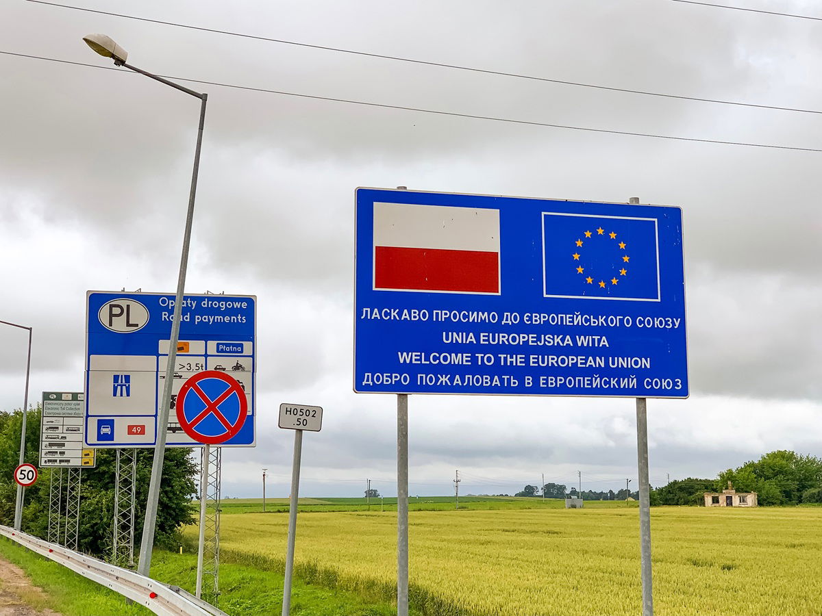 Poland tightens borders with Germany and Lithuania to stem migration surge