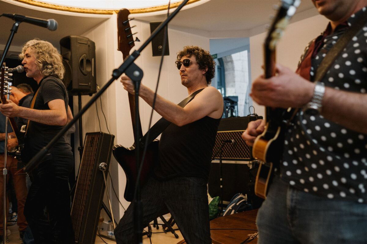 60s-inspired garage psychedelia for Louie Louie