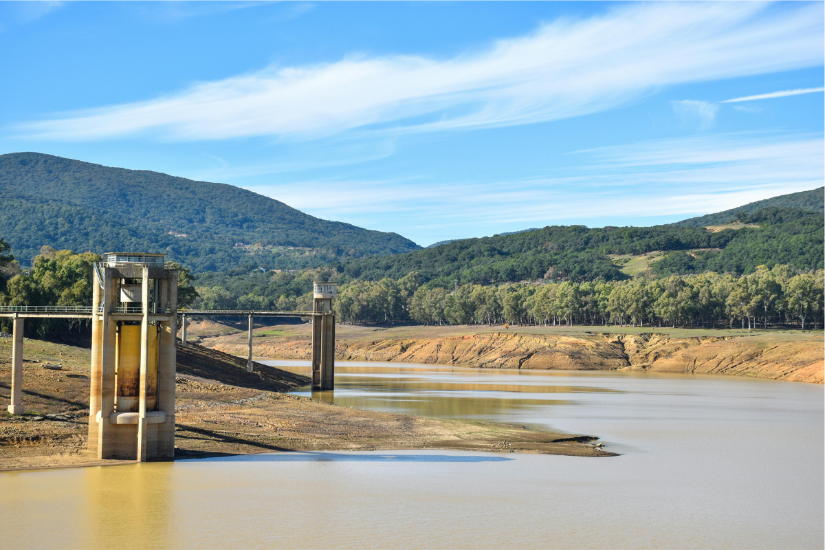 France’s water crisis hits daily life.