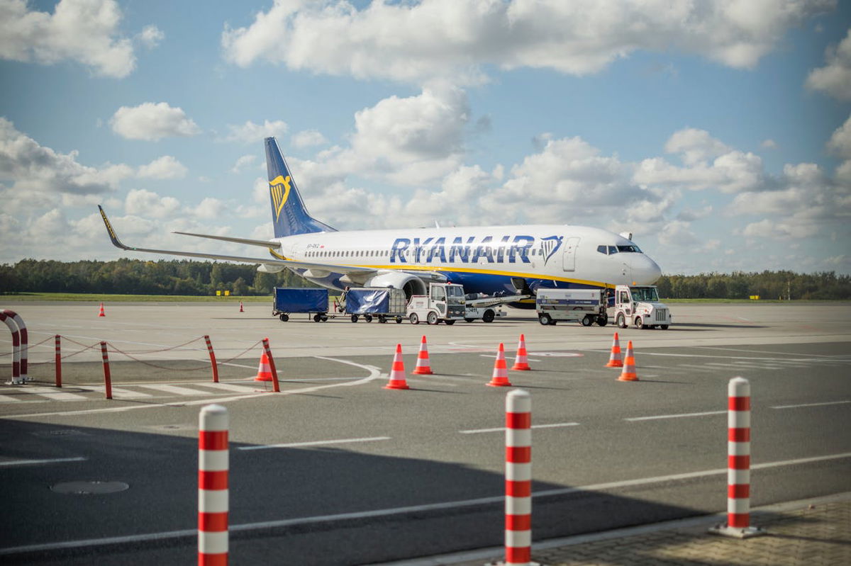 Ryanair staff given BONUSES to catch and charge passengers with oversized bags