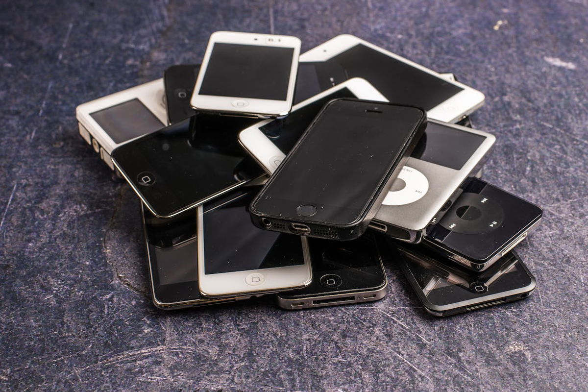 Europeans are hoarding old electronics and e-waste recycling rates are stalling