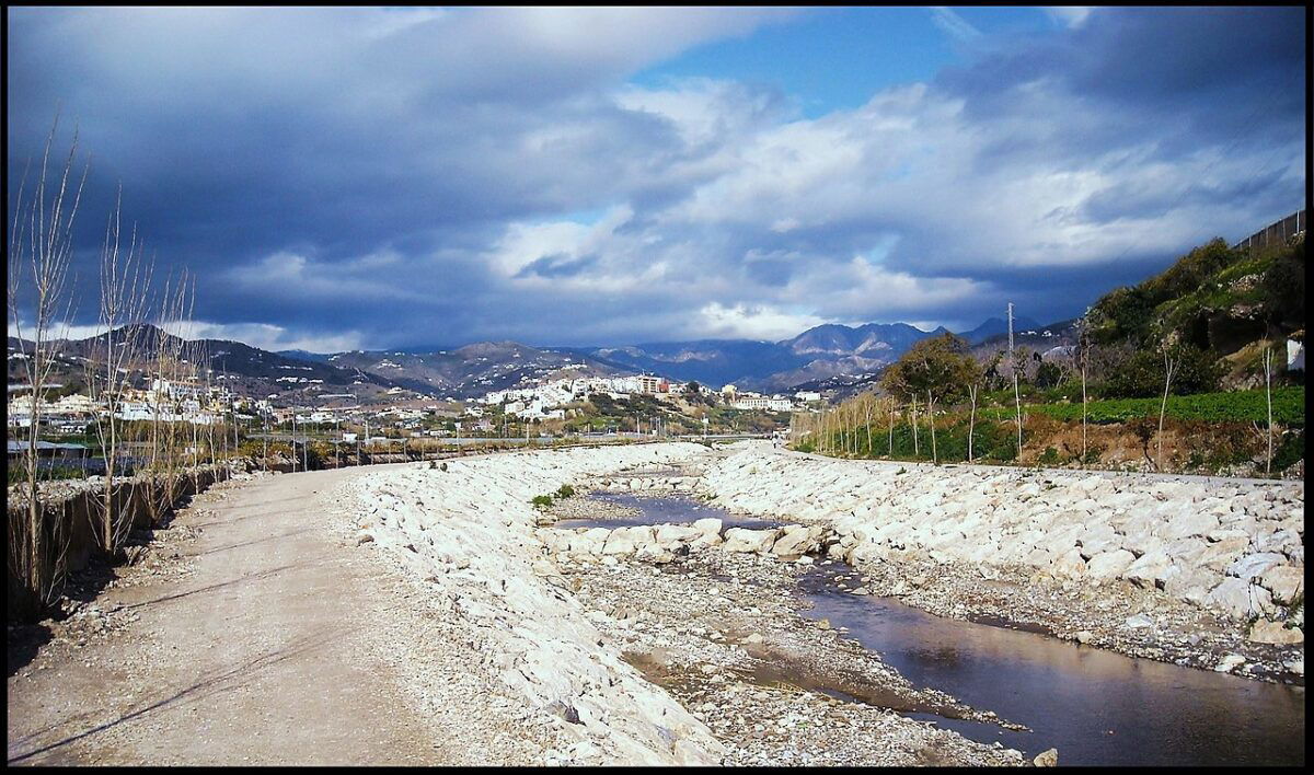 Bridging the Axarquia