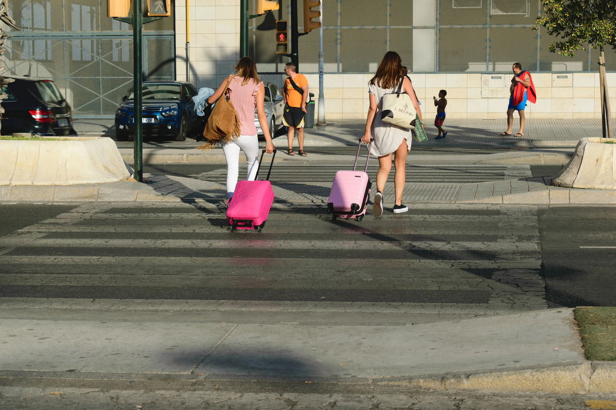 Thousands of tourist apartment owners face fines and removal of advertising online