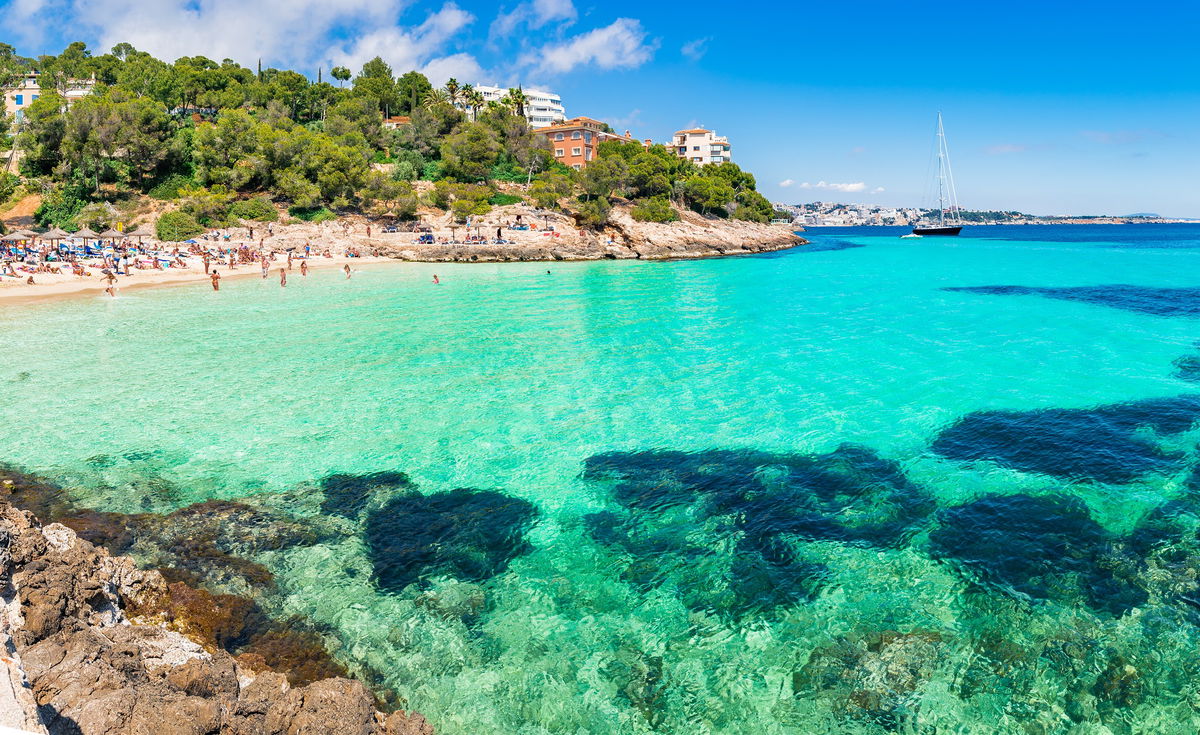 Three beaches in Mallorca get quality flags. Spain now has 524 Q pennants