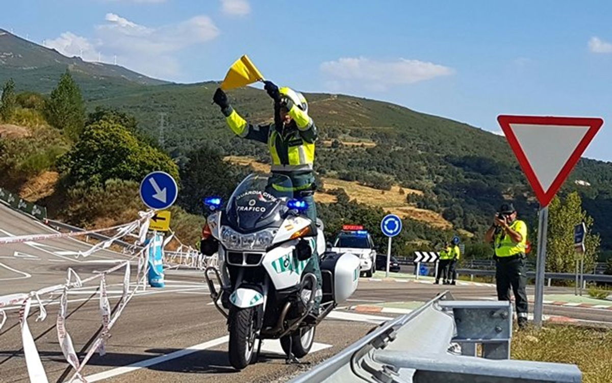 Yellow flags on Spanish roads: Understanding the Guardia Civil’s signals