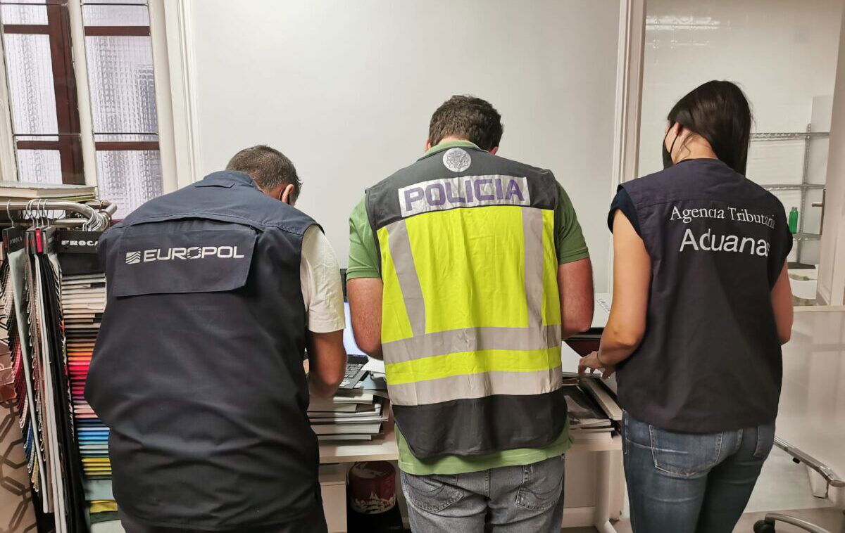 Spanish cops nab people smuggling to UK gang