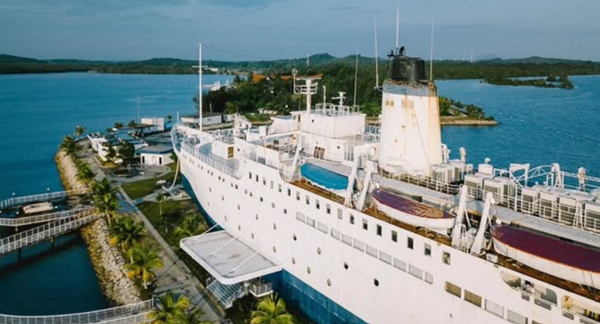 World’s oldest passenger ship made into hotel\” />