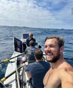 Rowing successful nan Atlantic Ocean 