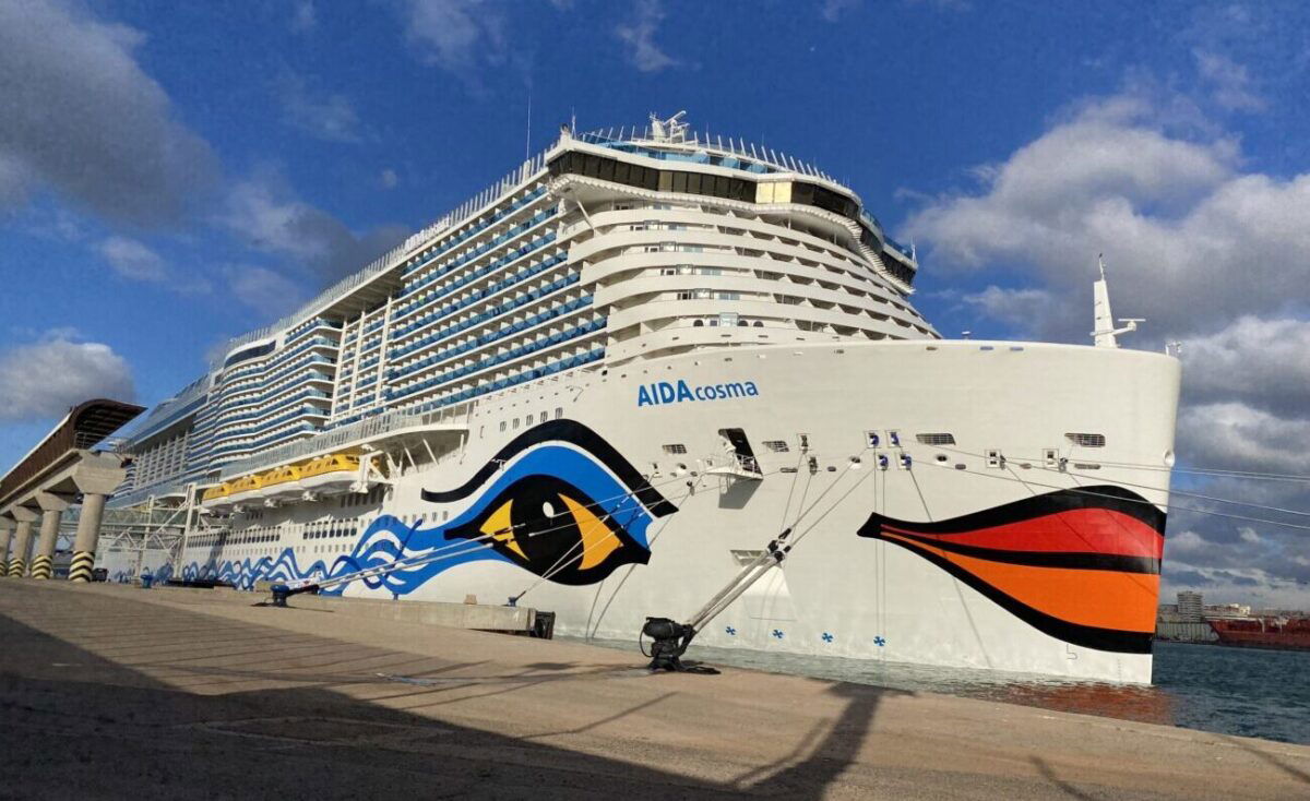 Cruise ships dazzle