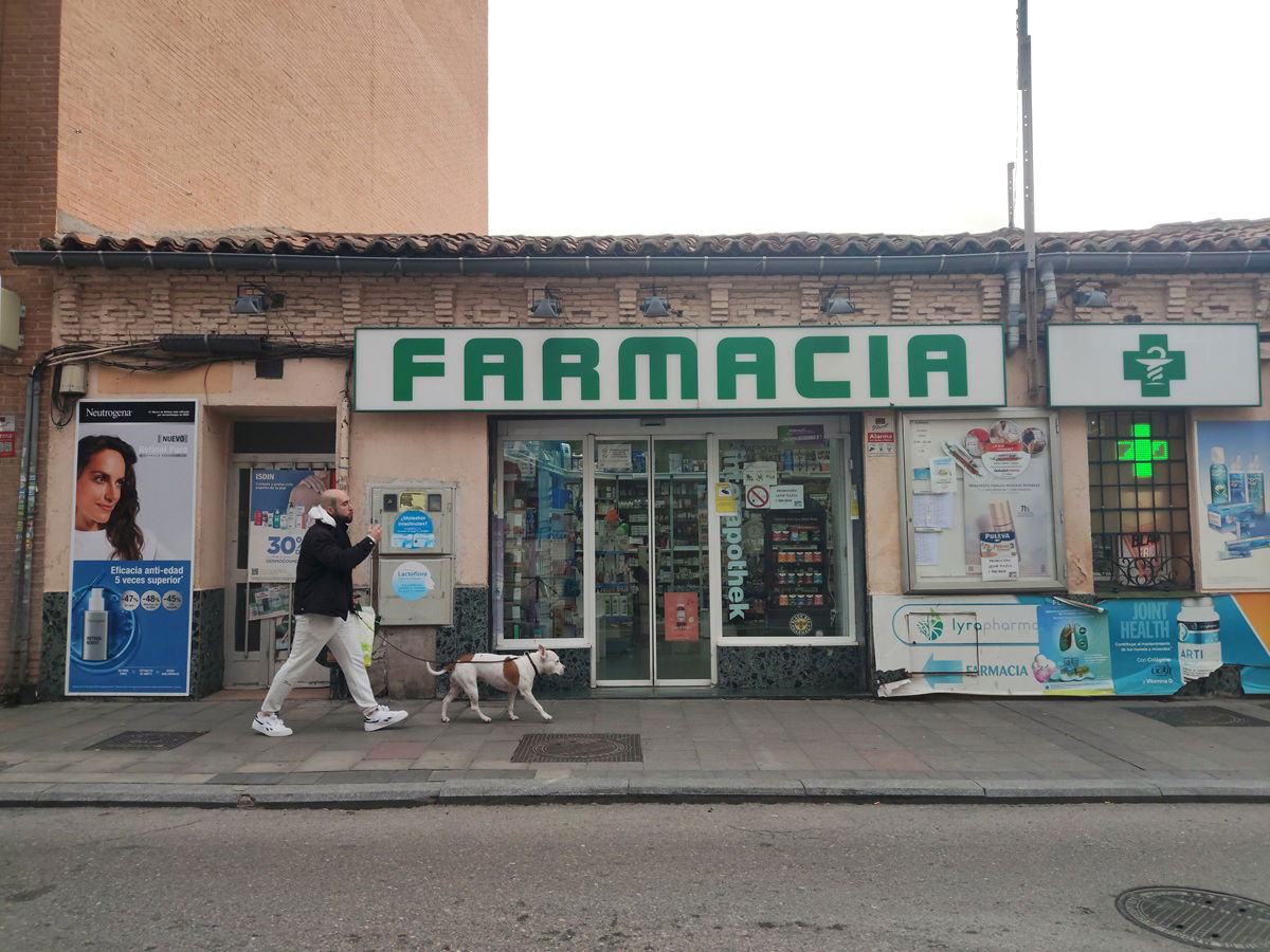 Pharmacies in Madrid are changing : Longer hours, home delivery and personal touch coming soon