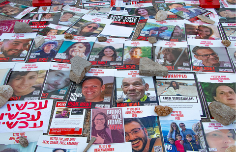 Hundreds of thousands of Israelis demand a hostage deal with Hamas