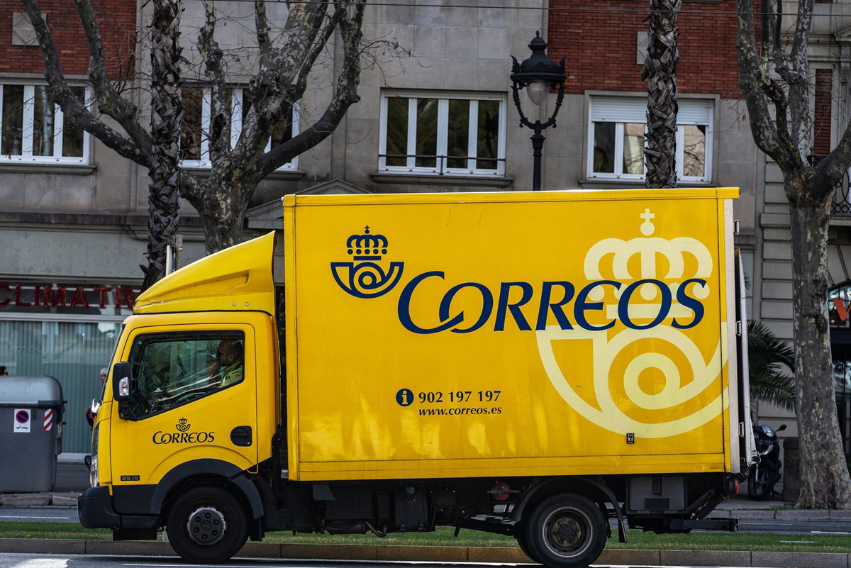 Correos pauses cheap parcels to the US\” />
