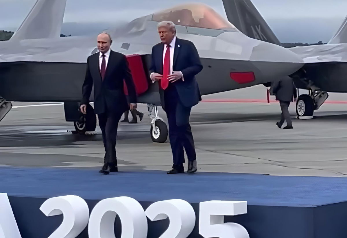 Trump & Putin Greet Each Other as Summit Gets Off