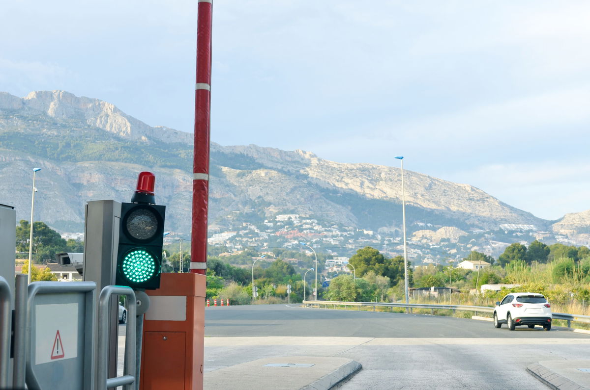 Should all toll roads in Spain be made free to use?