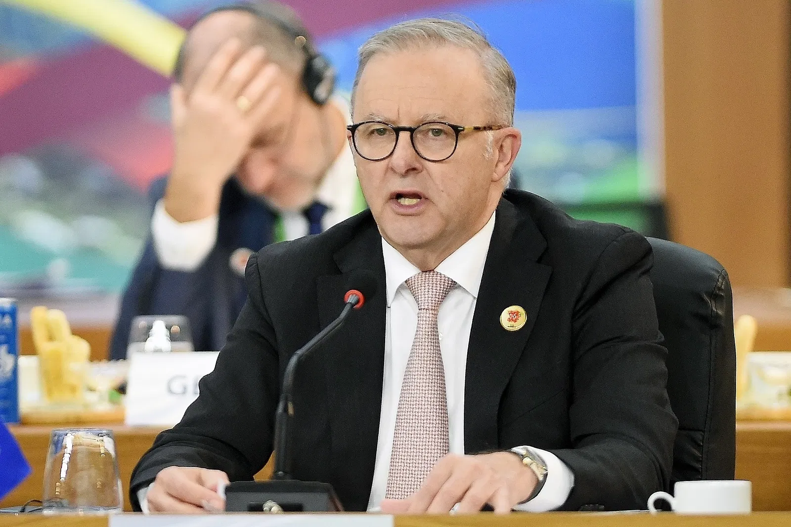 Australia blames Iran for anti-semitic attacks, expels its diplomats\” />