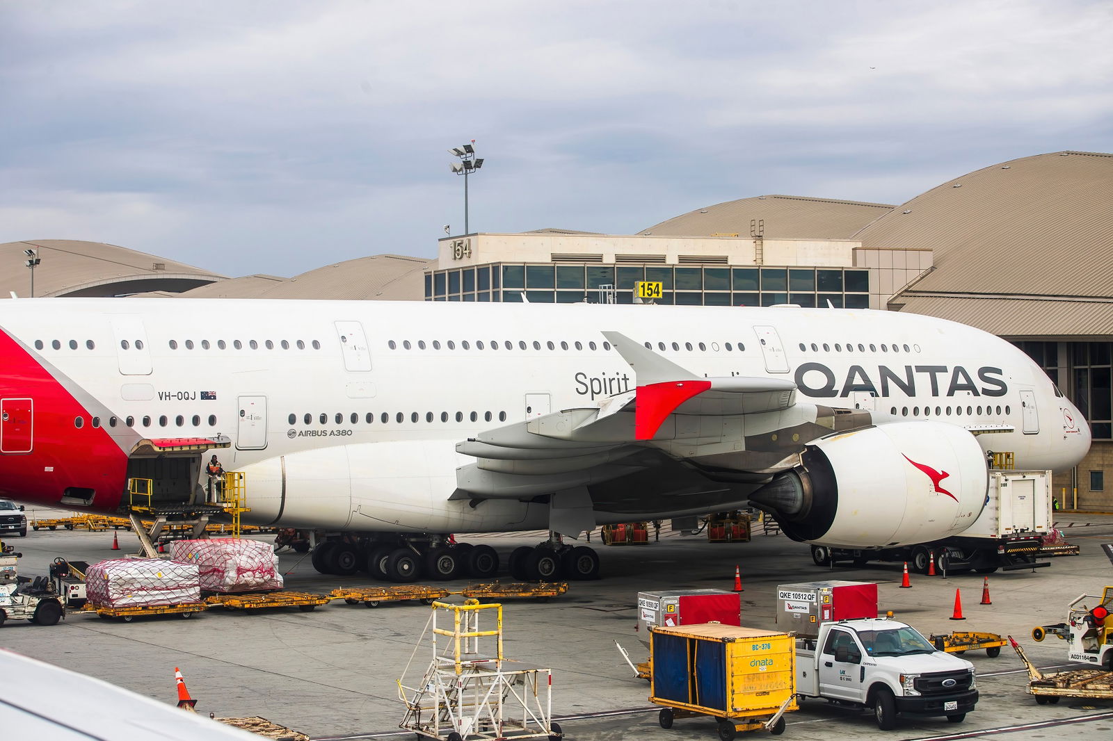 Qantas hit with record fine for COVID-era sackings\” />