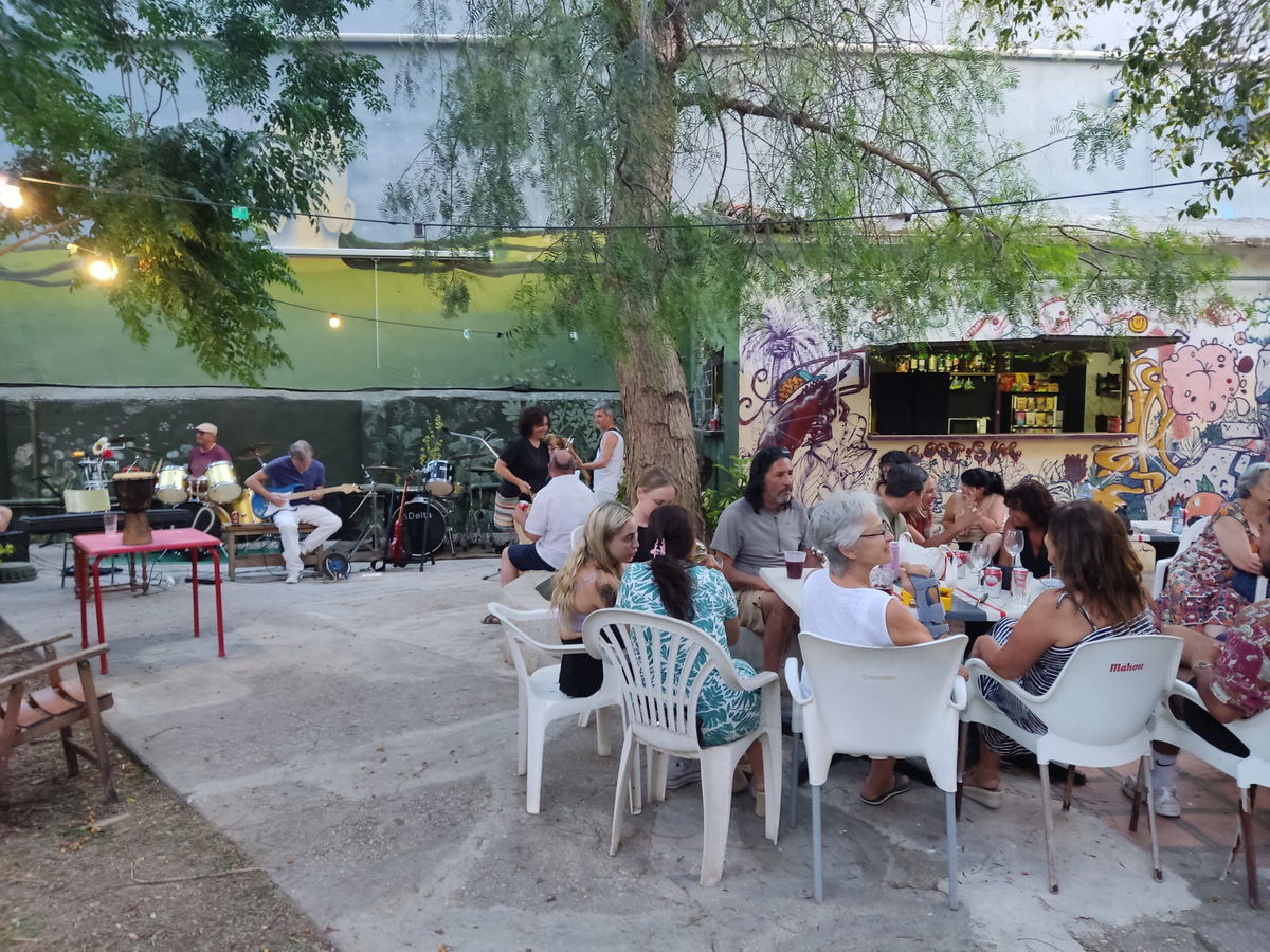 Local and international artists join forces at La Mistelera