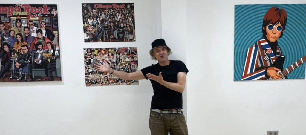 Álvaro presents pictures