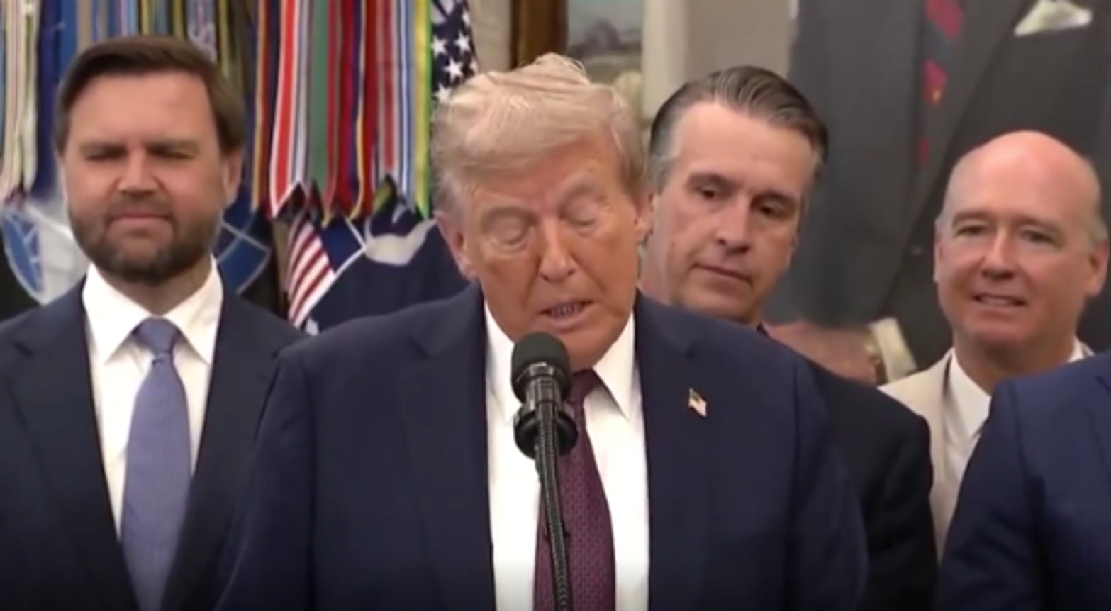 Trumps Ankündigung aus dem Oval Office - | er ist definitiv nicht tot