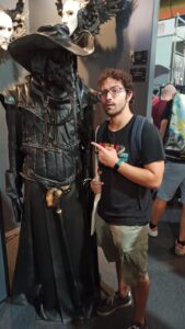 Ambrosio pinch a cosplayer.