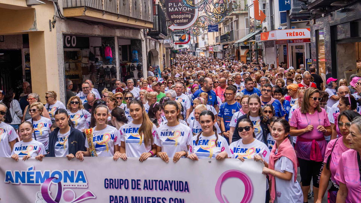 Record crowds march through Benidorm in support of Anémona’s cancer fight