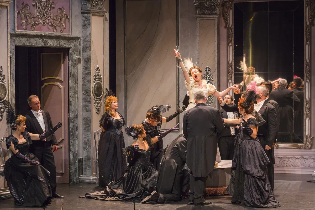 La Traviata Brings Verdi’s Timeless Passion To Palau Altea La Traviata Brings Verdi’s Timeless Passion To Palau Altea