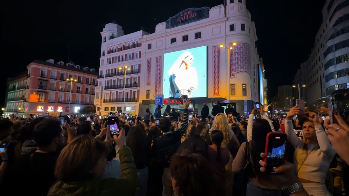 Rosalía Incendeia Times Square e Madrid com Anúncio Surpresa do Novo Álbum 'Lux'!