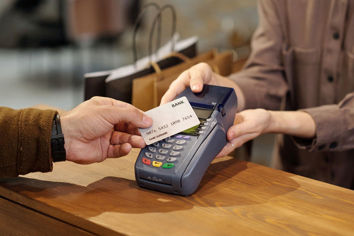 Spain to track card payments over €25,000 a year from 2026