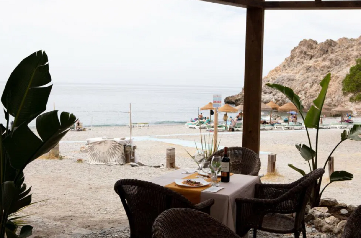 Sunset, seafood and salsa Nights at La Barraca