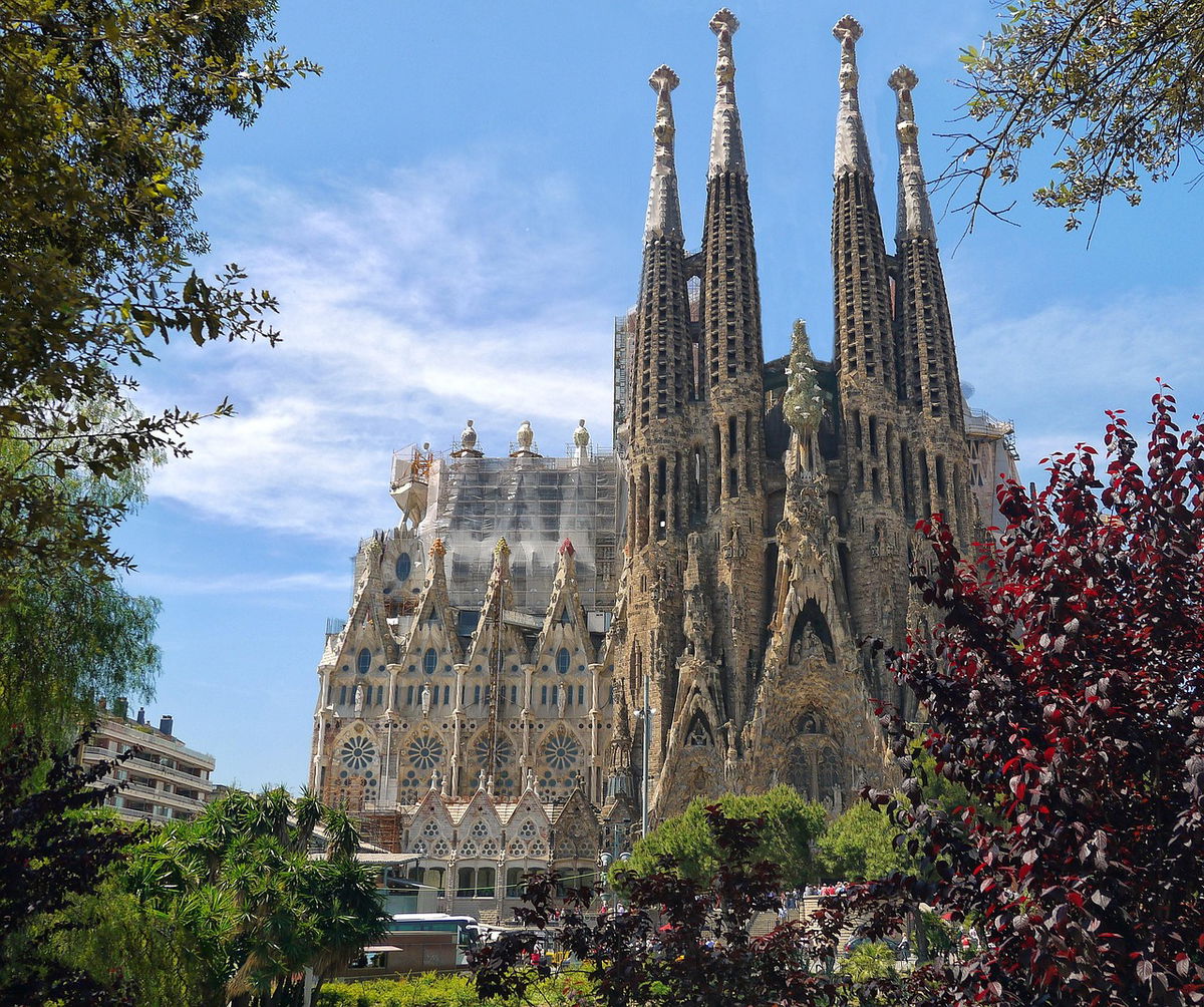 Barcelona’s Sagrada Familia Crowned World’s Tallest Church Barcelona’s Sagrada Familia Crowned World’s Tallest Church