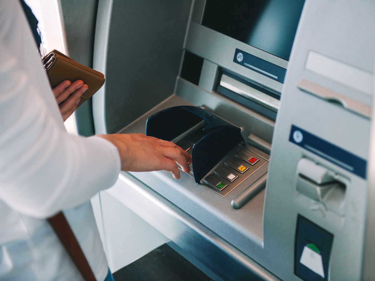 This Common Atm Habit Could Put Your Bank Details In The Wrong Hands This Common Atm Habit Could Put Your Bank Details In The Wrong Hands