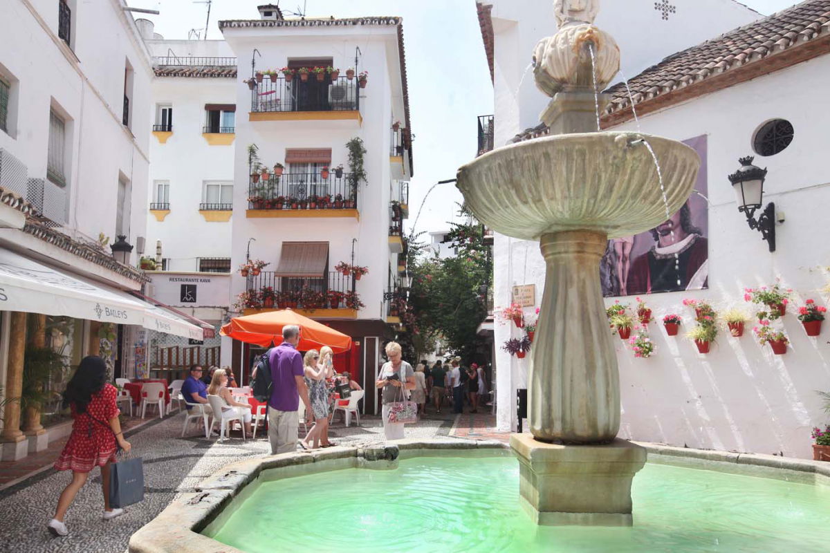 Marbella Raises Eyebrows & Urges Shopkeepers To Keep The Streets Clean