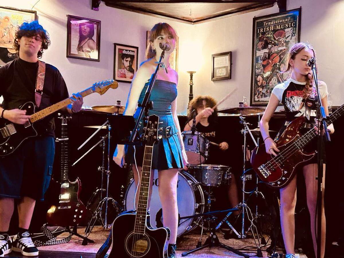 Dancing And Drinks At Lansdowne Irish Bar