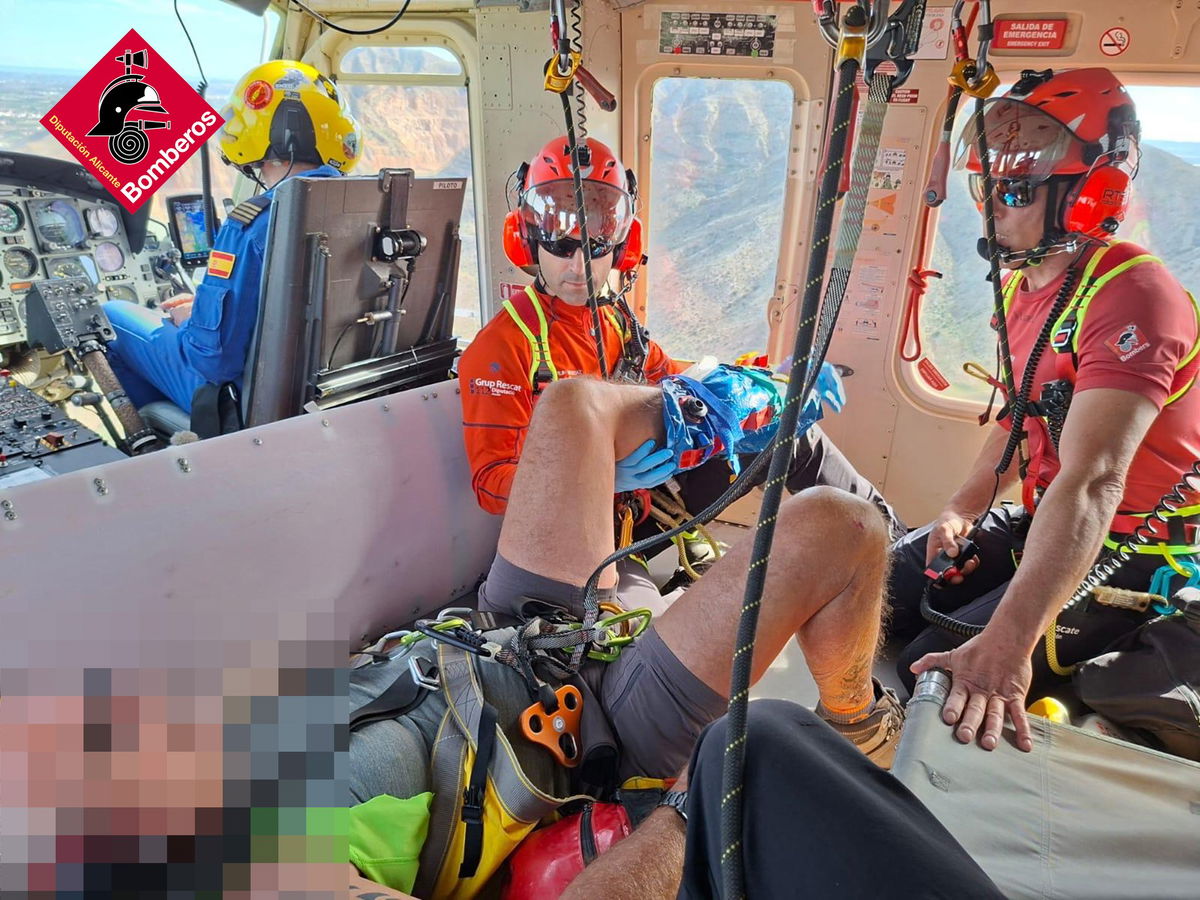 French Hiker Airlifted From Cliffside As Alicante Firefighters Race To Rescue