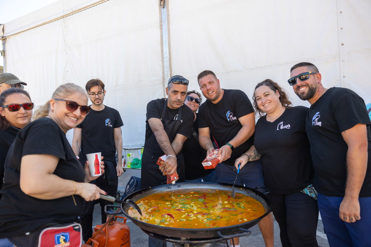 Hundreds flock to paella and playback contests in Alfaz del Pi