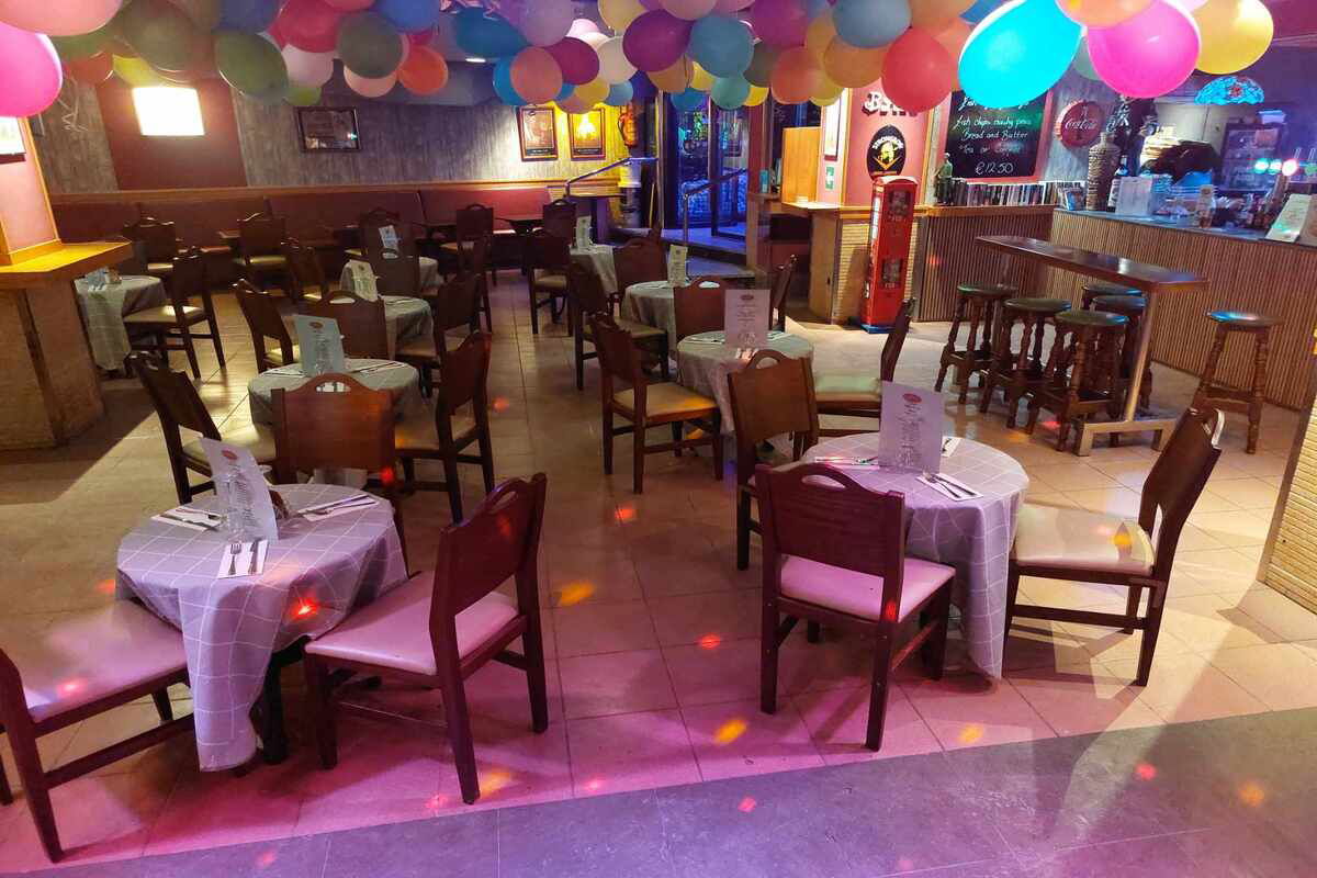 Christmas Day Dinner And Show At Gala Pubs & Clubs Spain